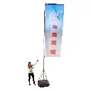 bandiera-gigante-telescopica-con-base-stabile.webp